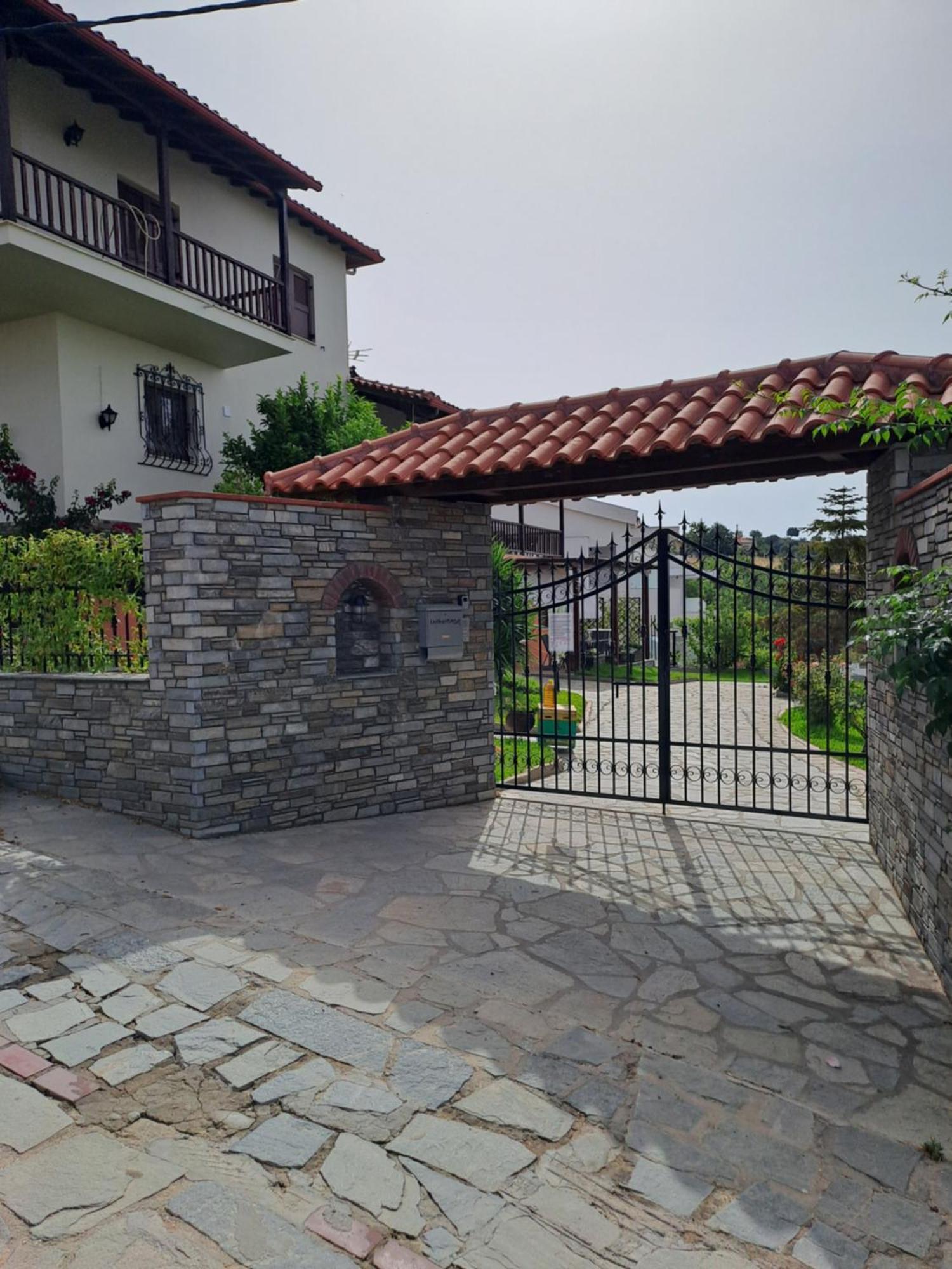 Sundays Family House/Studio Nikiti  Exterior photo